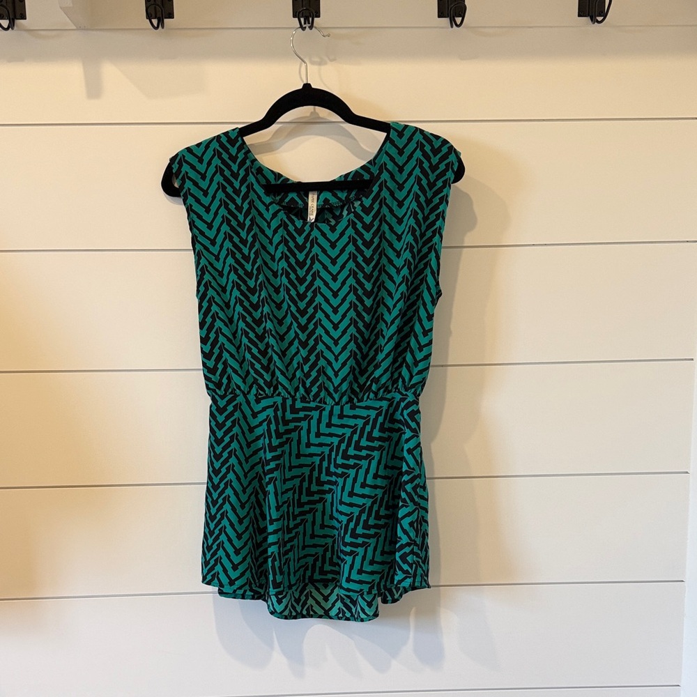 Paper Crane Sleeveless Green and Black Geometric Blouse Size L